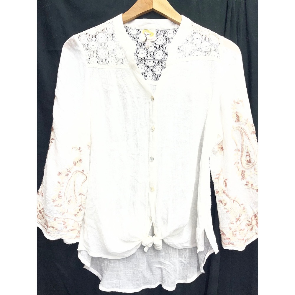 Fig and Flower White Lace Crochet Embroidered Tie Front Boho Blouse Medium